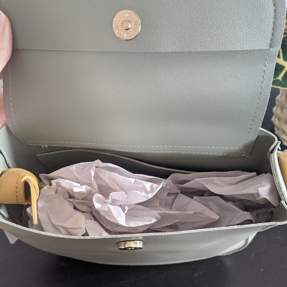 Crossbody bag **New with tags - Picture 4 of 4